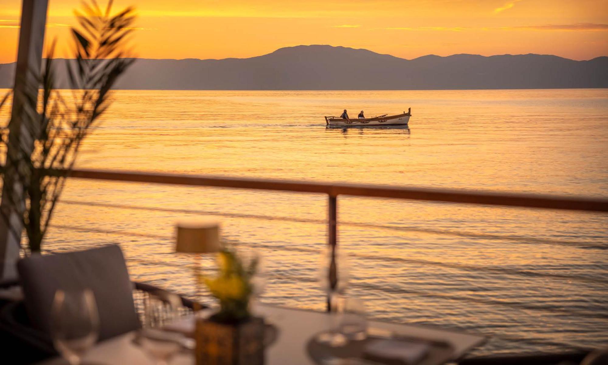 Aminess Style Glamping Villas & Holiday Homes Atea Njivice Esterno foto Sunset at the beach