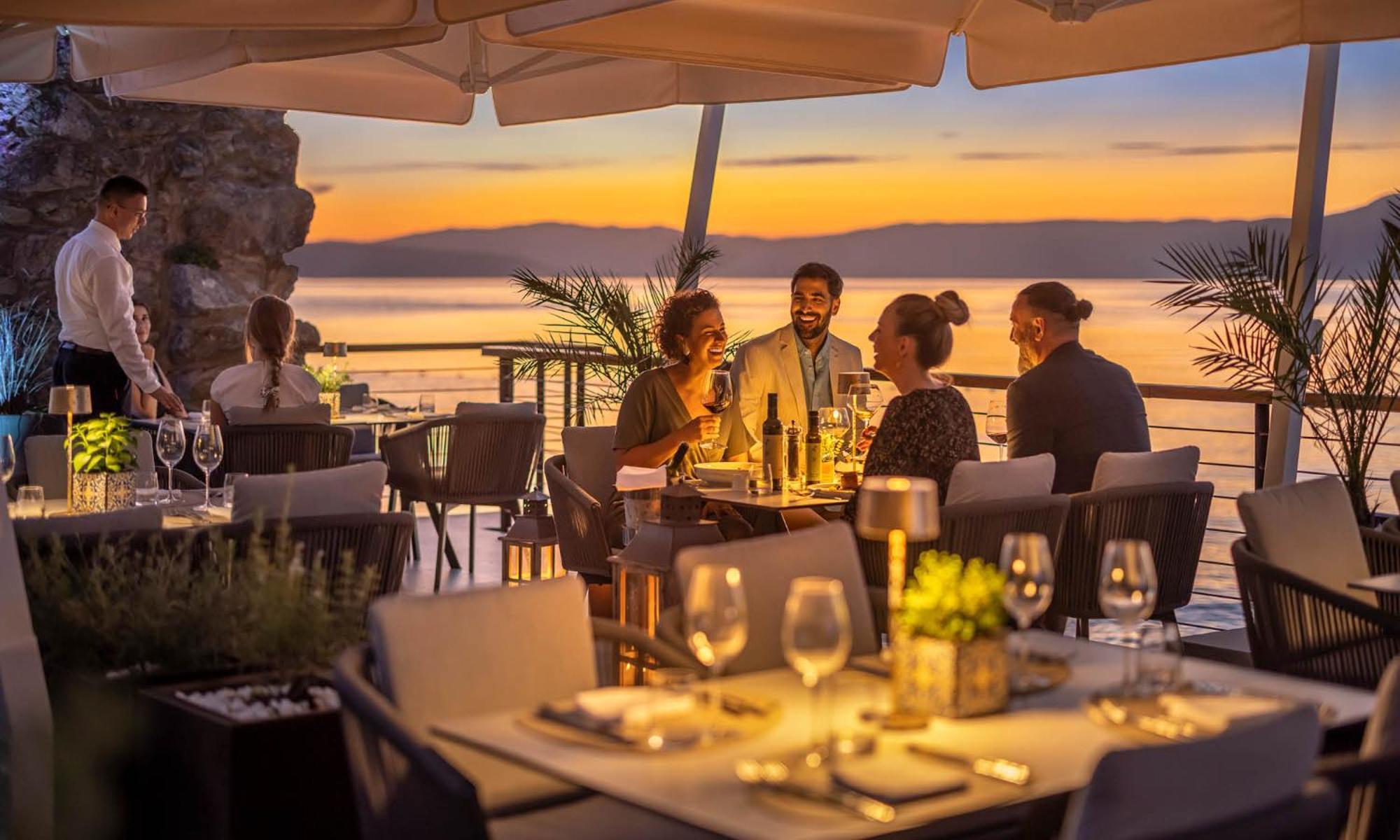 Aminess Style Glamping Villas & Holiday Homes Atea Njivice Esterno foto Restaurant in Croatia