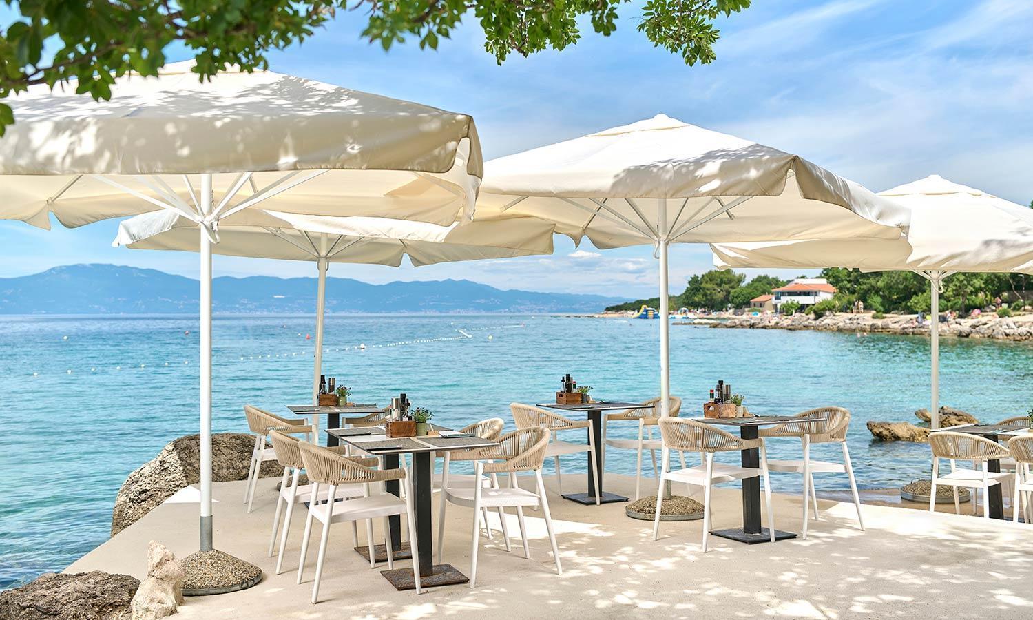 Aminess Style Glamping Villas & Holiday Homes Atea Njivice Esterno foto Beach bar in Croatia