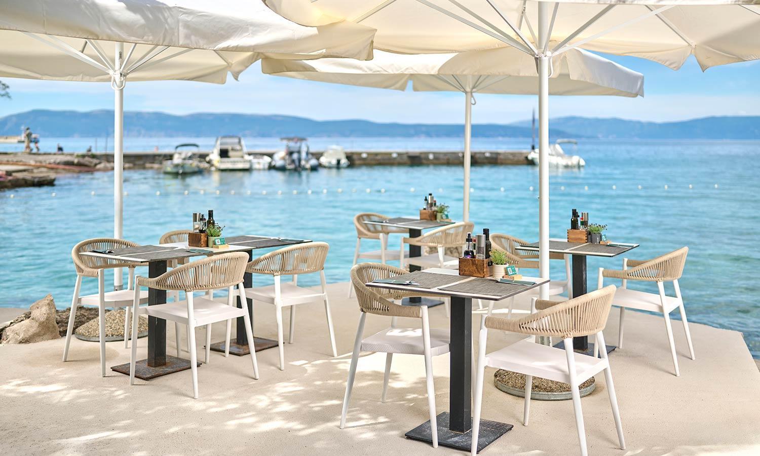 Aminess Style Glamping Villas & Holiday Homes Atea Njivice Esterno foto Restaurant