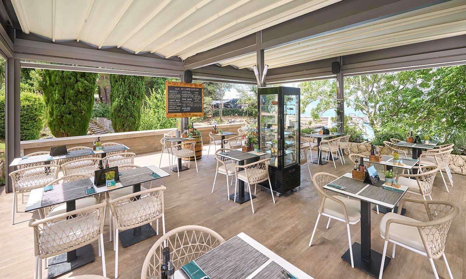 Aminess Style Glamping Villas & Holiday Homes Atea Njivice Esterno foto Restaurant