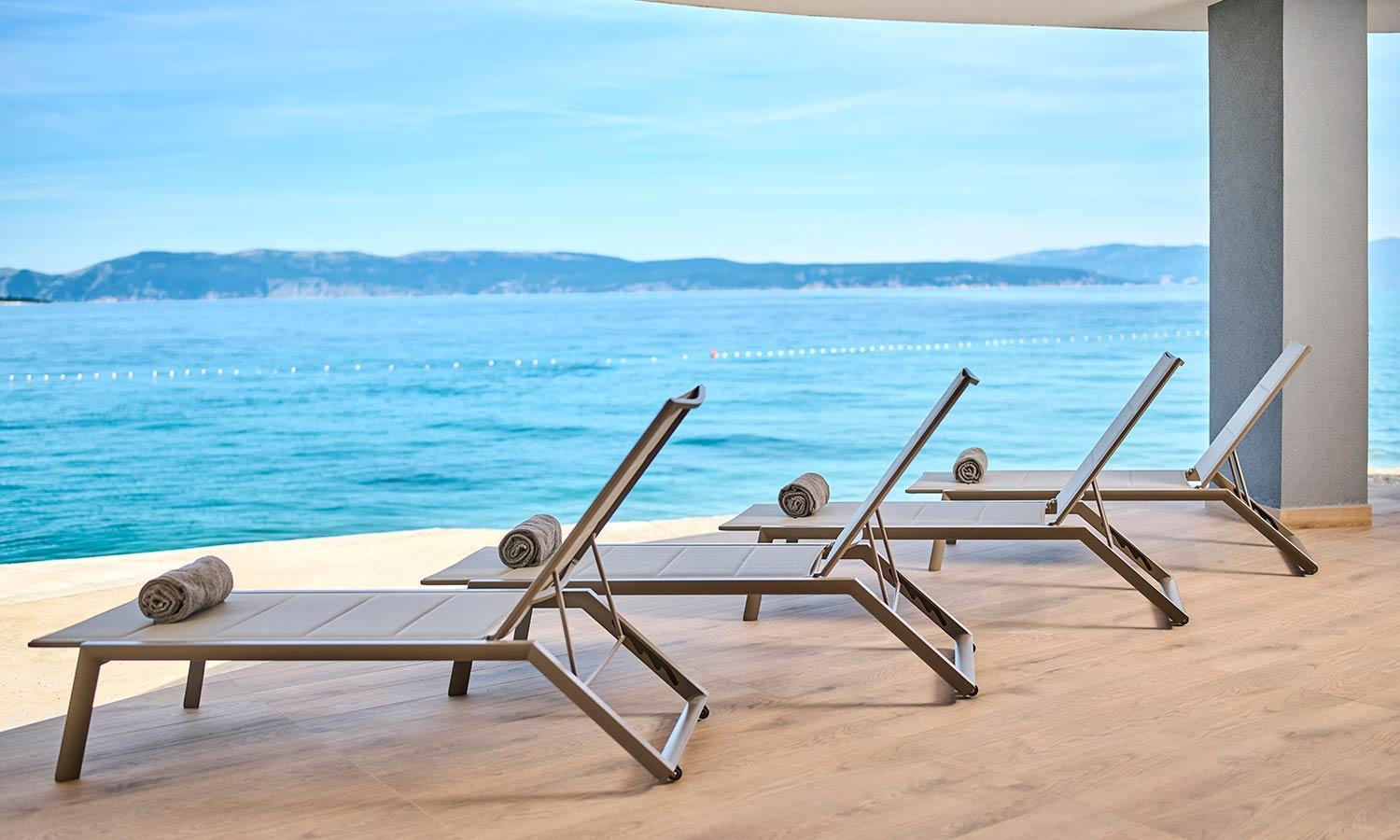 Aminess Style Glamping Villas & Holiday Homes Atea Njivice Esterno foto View of the Adriatic Sea from the hotel