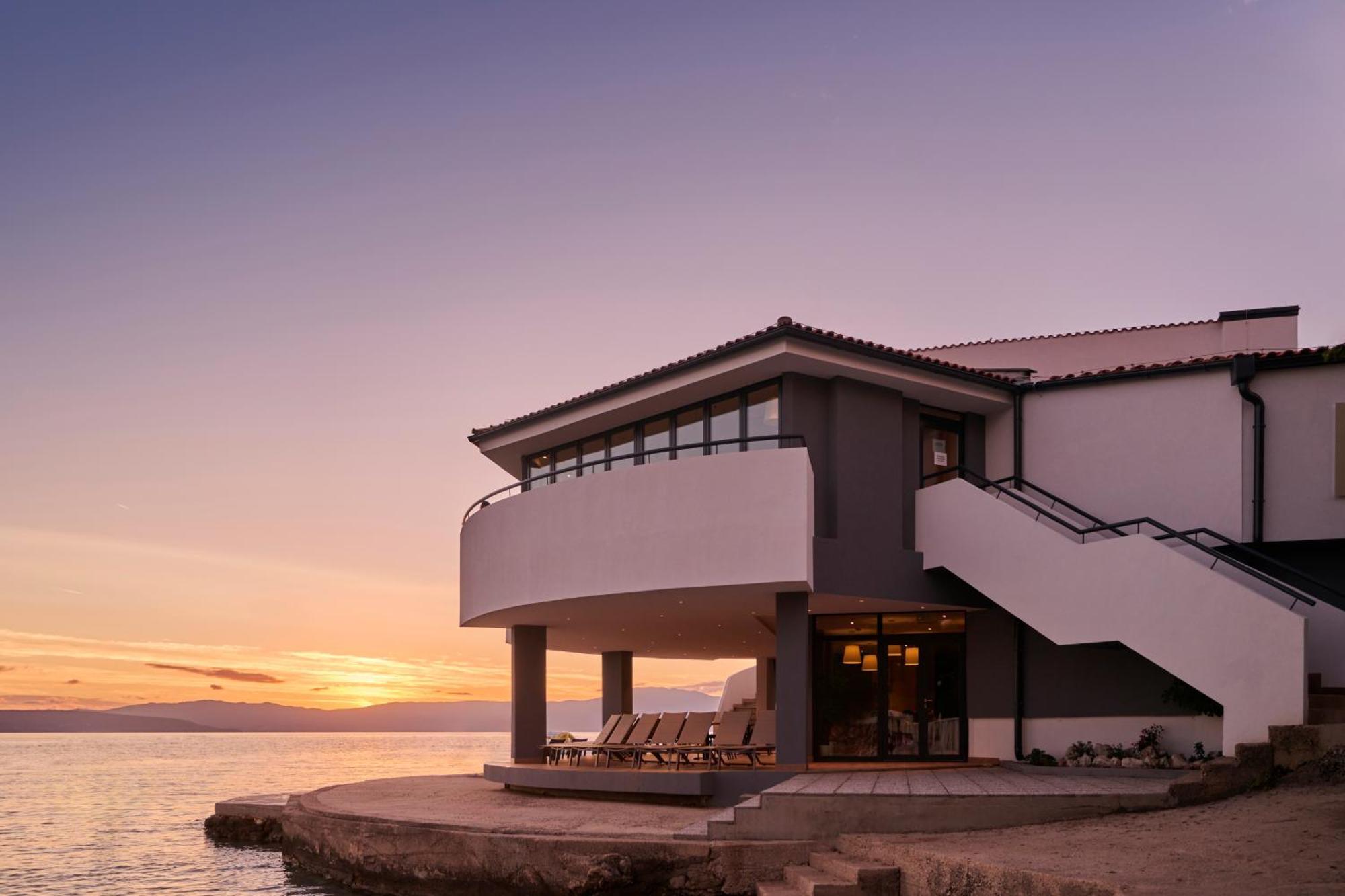 Aminess Style Glamping Villas & Holiday Homes Atea Njivice Esterno foto The Museum of the Mediterranean