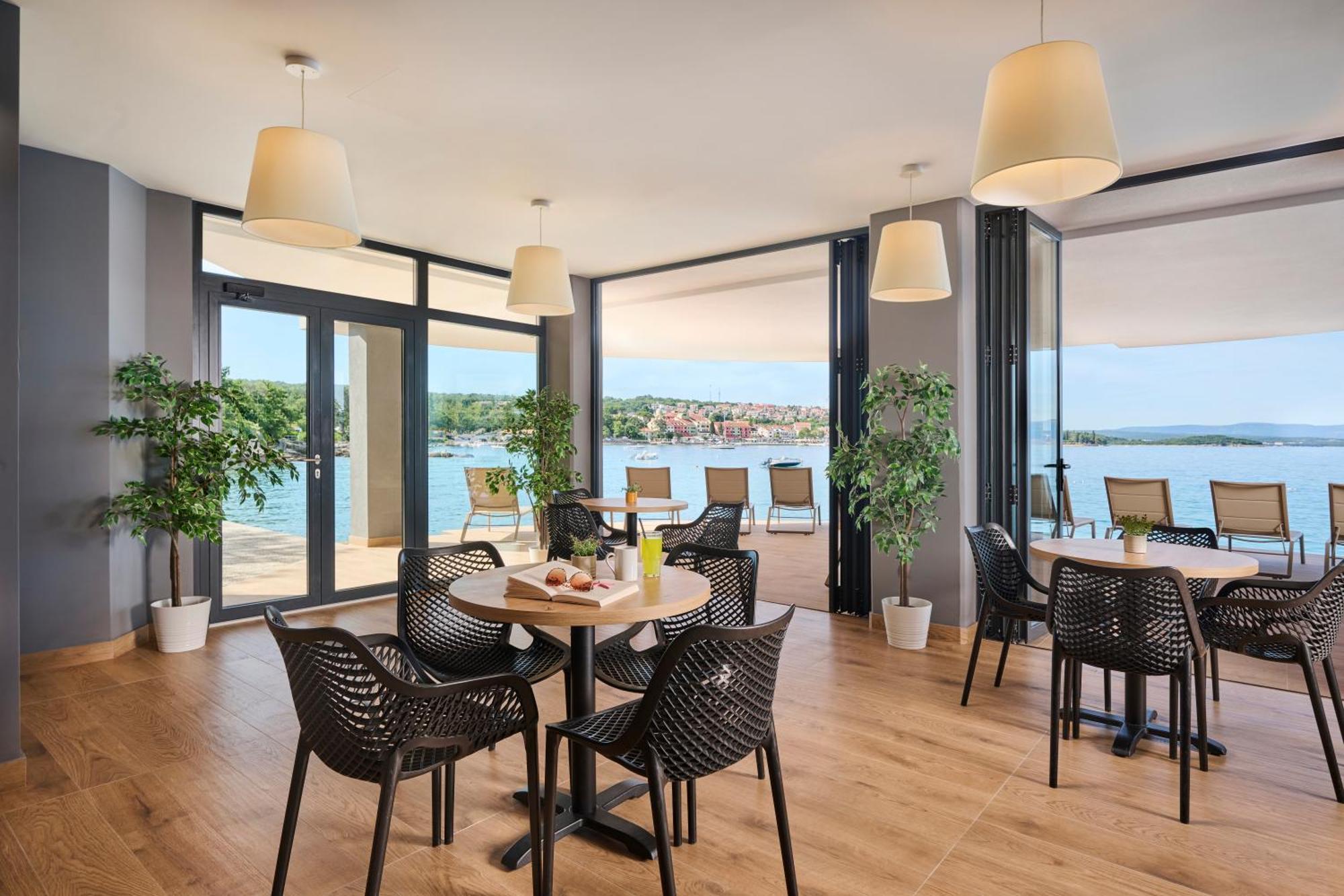 Aminess Style Glamping Villas & Holiday Homes Atea Njivice Esterno foto Restaurant